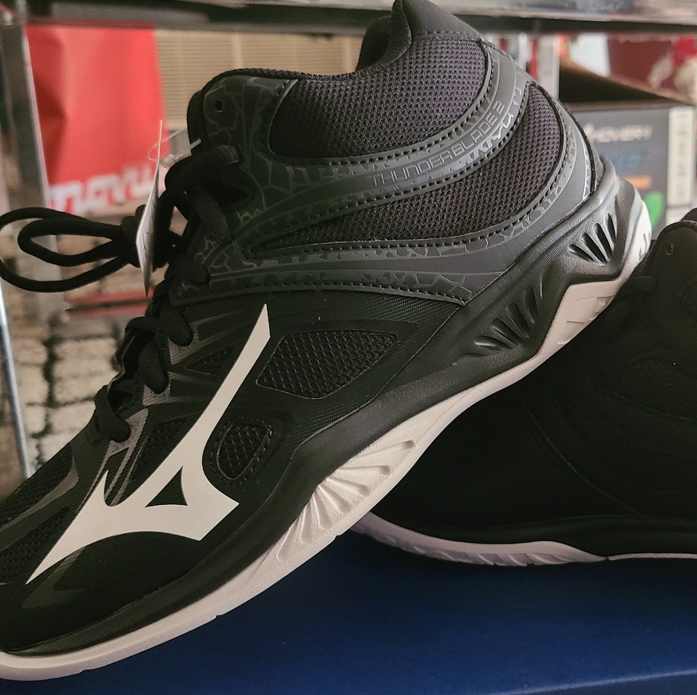 Mizuno volleyball shoes
